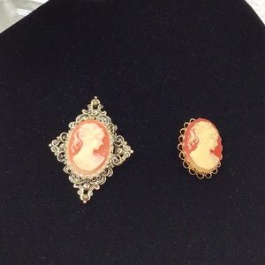 Gerry’s 2pc vintage cameo pin set